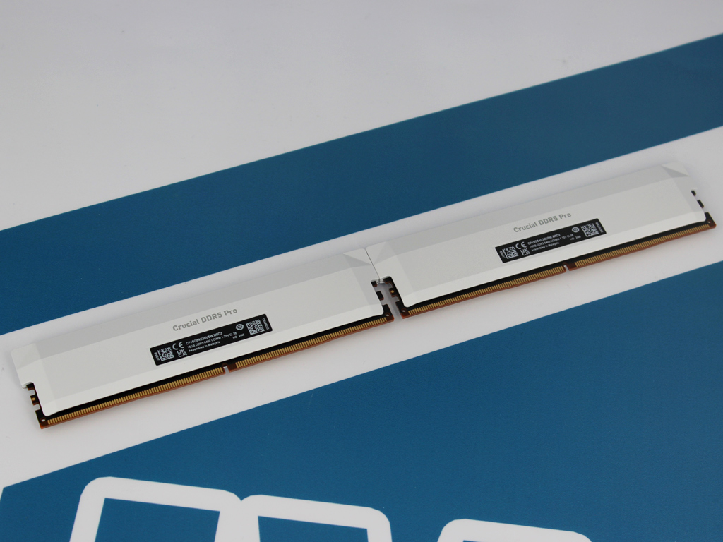 Kit mit weißen Heatspreadern.